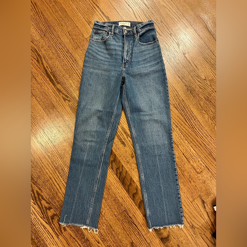 Abercrombie Women’s 90s straight ultra high rise dark wash jeans
